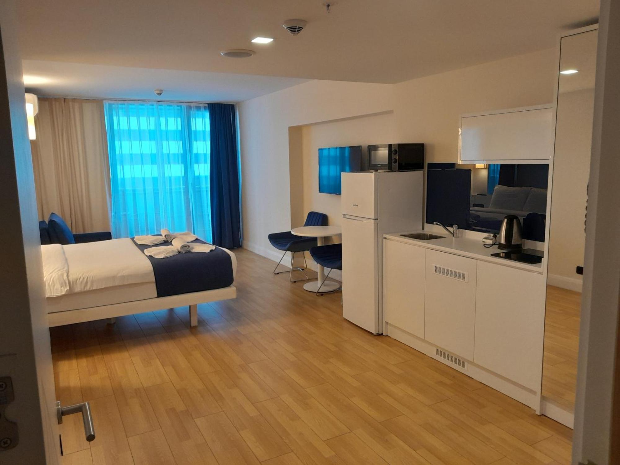 Smart Aparthotel Orbi City 巴统 外观 照片