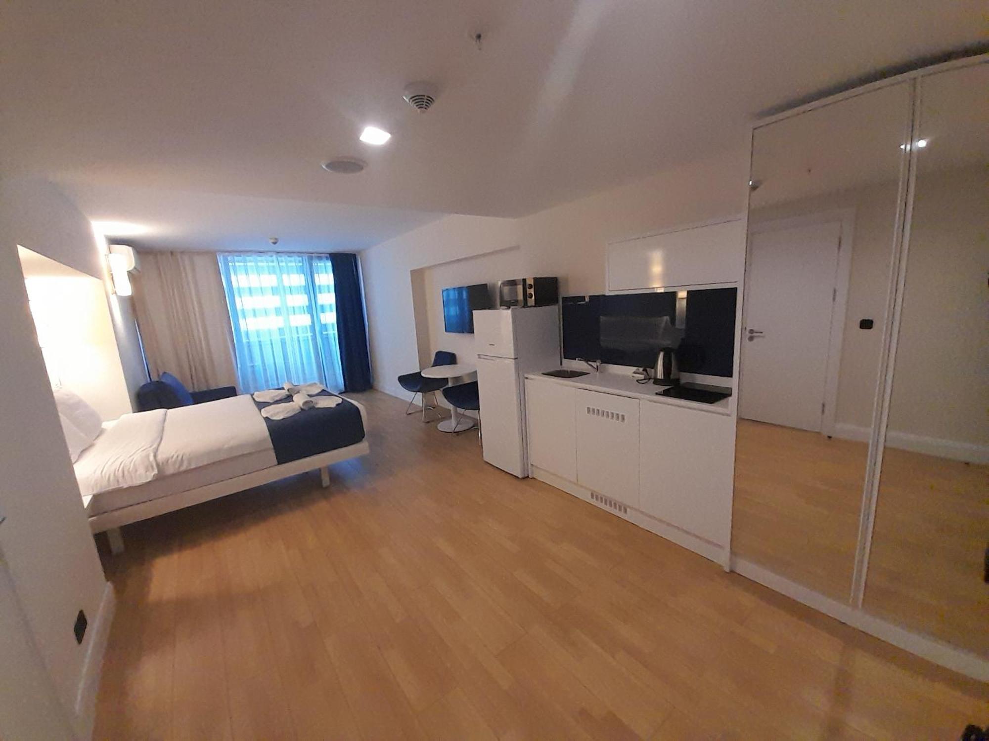 Smart Aparthotel Orbi City 巴统 外观 照片