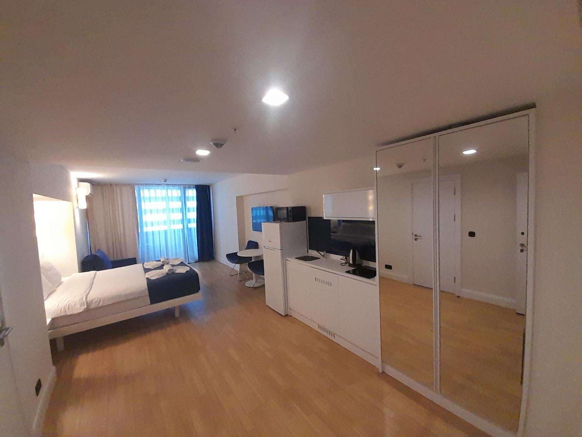 Smart Aparthotel Orbi City 巴统 外观 照片