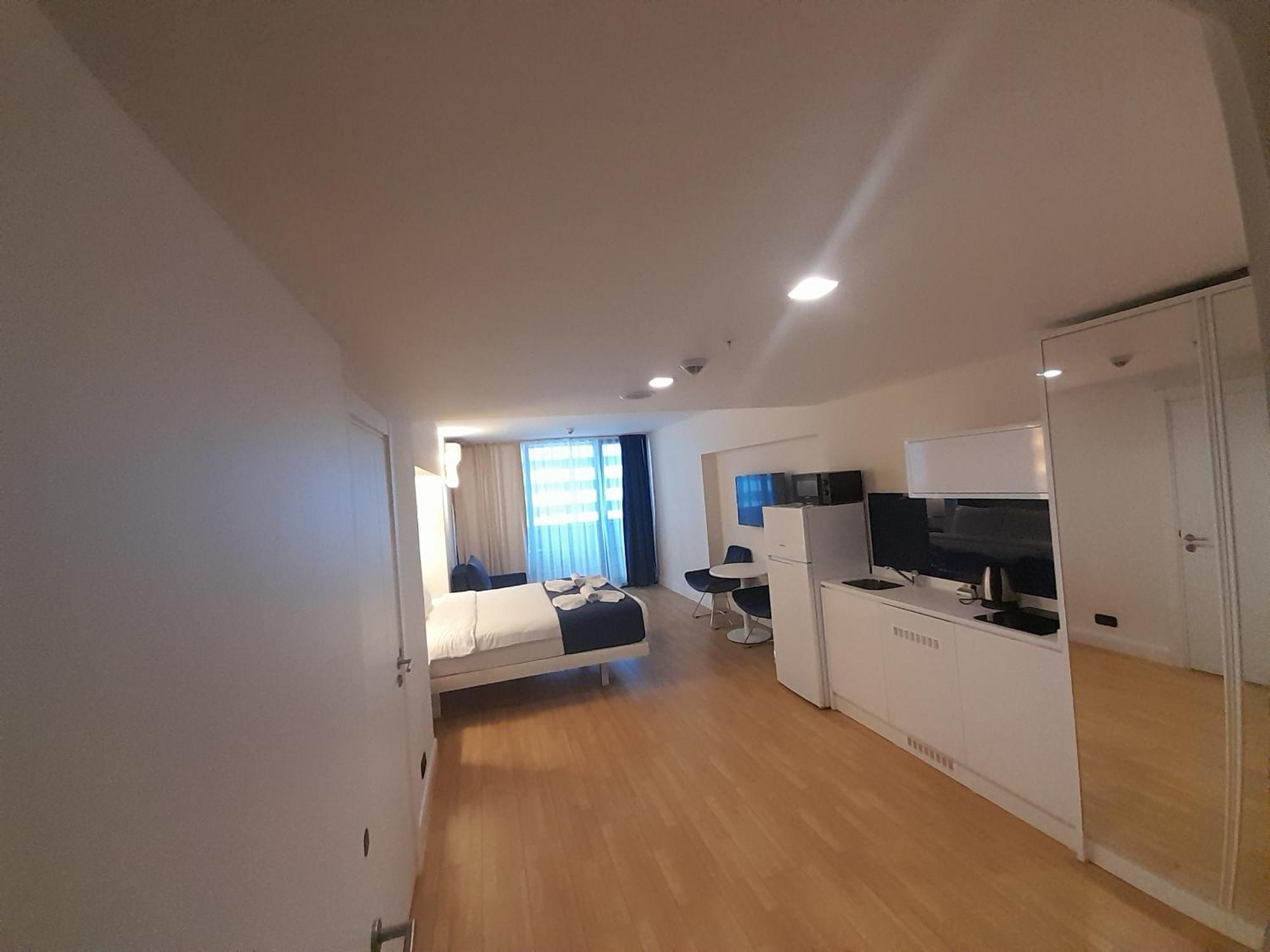 Smart Aparthotel Orbi City 巴统 外观 照片