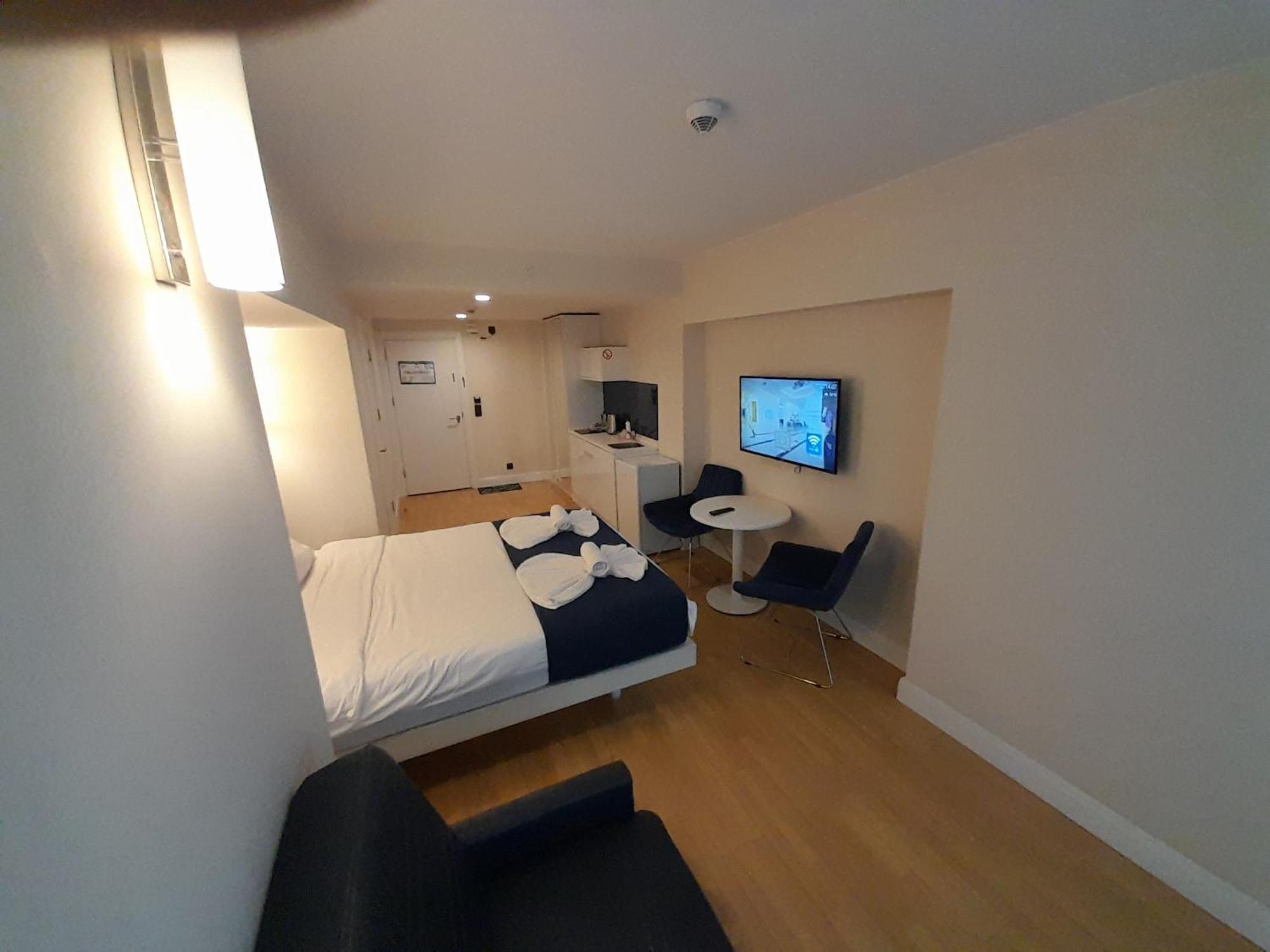 Smart Aparthotel Orbi City 巴统 客房 照片