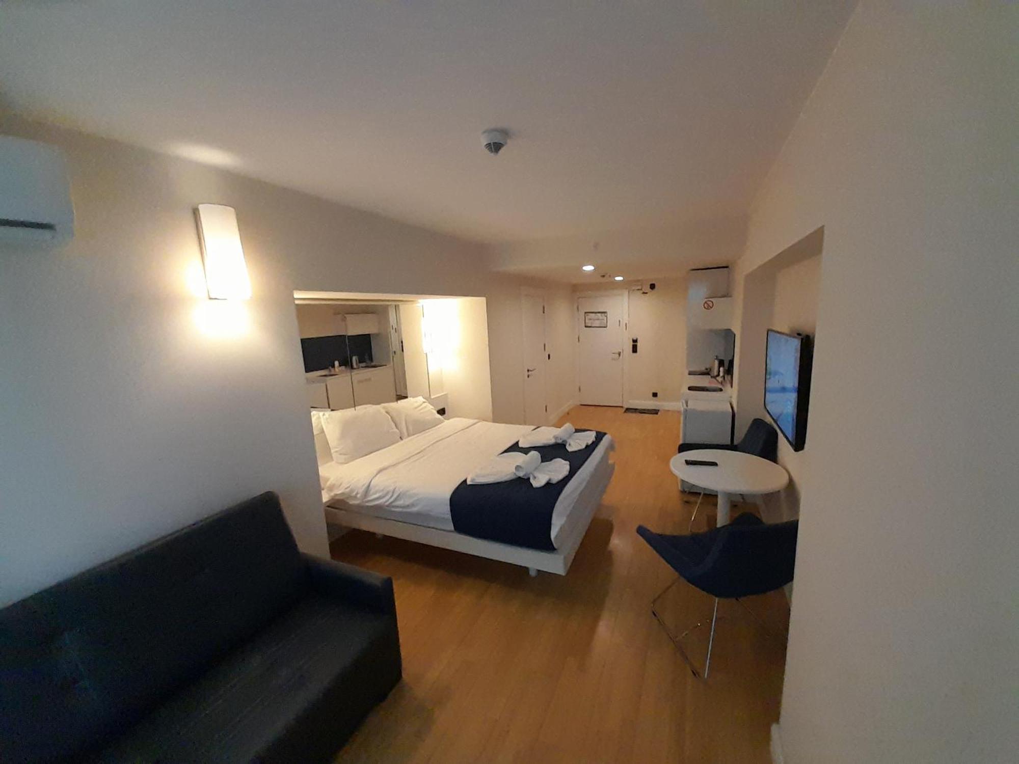 Smart Aparthotel Orbi City 巴统 客房 照片