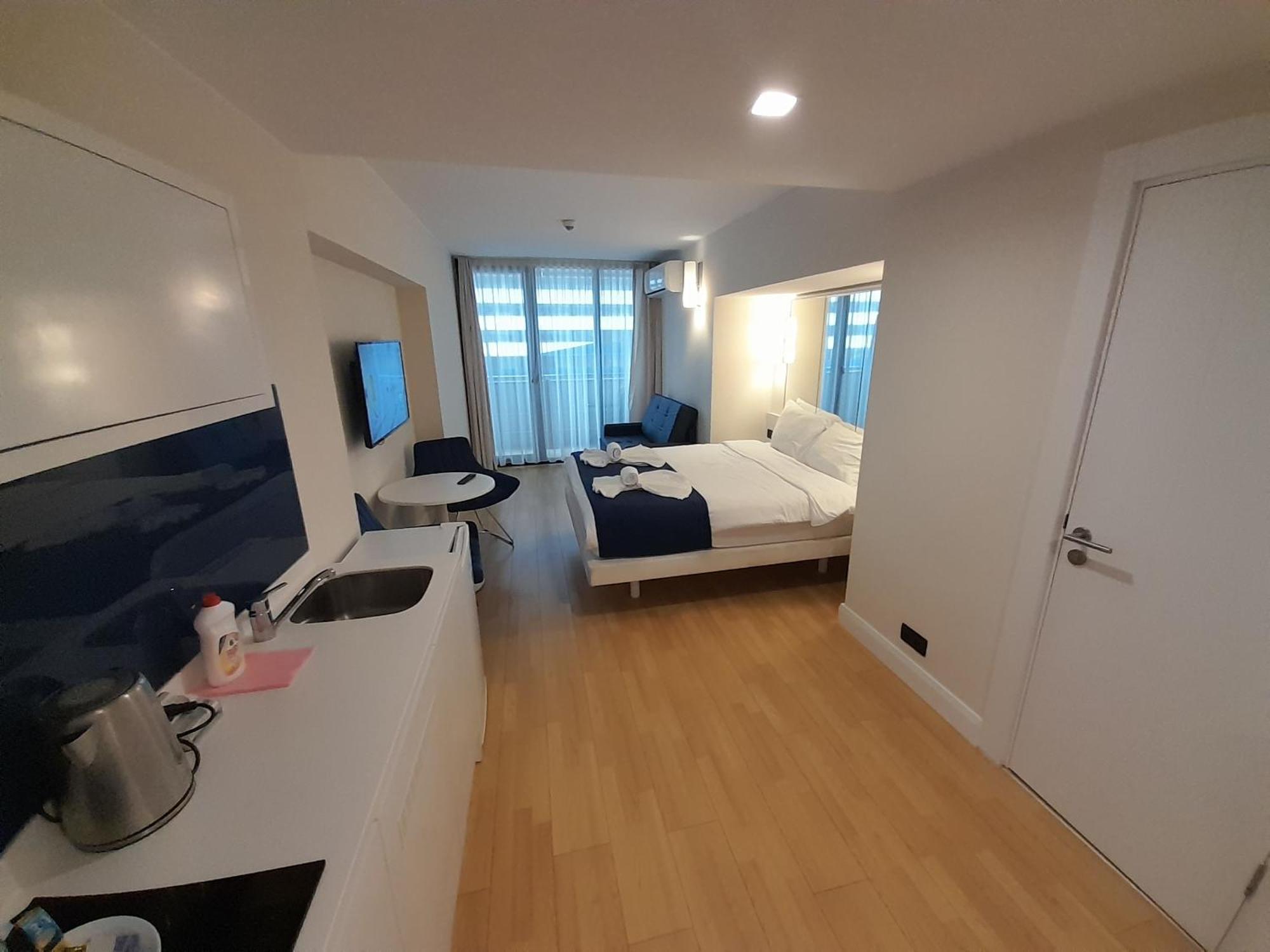 Smart Aparthotel Orbi City 巴统 客房 照片